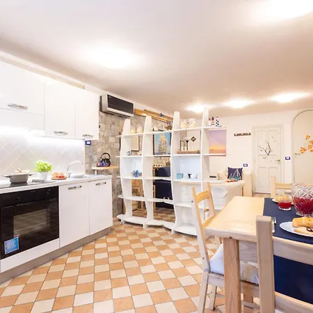 Marinautica Sea Cottage Апартаменты *